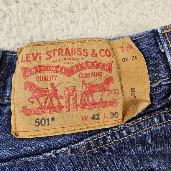 Levi's 501 Jeans Men's 42x30 Blue Denim Copper Rivets Button Fly Dark Wash - Picture 16 of 16